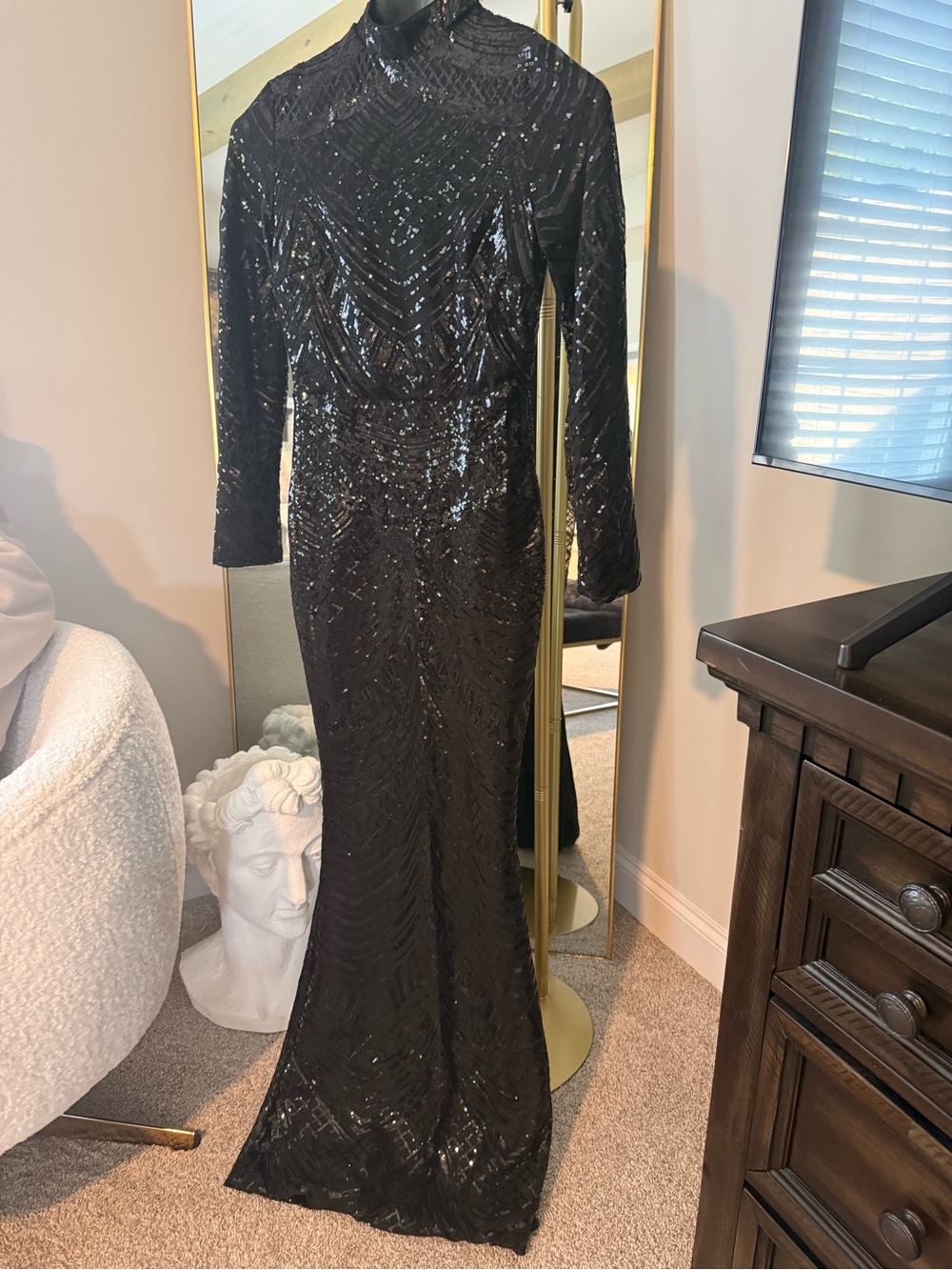 Elegant Black Long-Sleeve Sequin Evening Dress